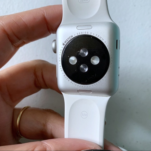 Apple Watch Series 3 38MM Silver Aluminum Case White Sport Band - Picture 4 of 5